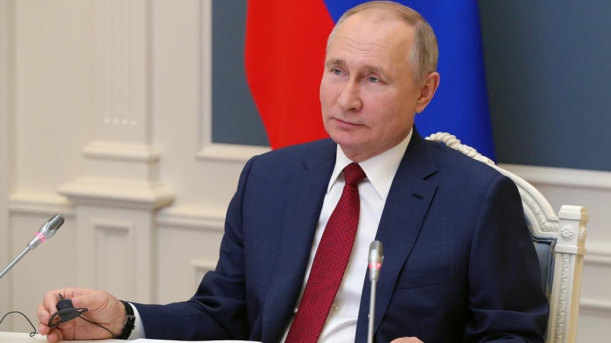 Владимир Путин рассказал, что привился от коронавируса назальной вакциной