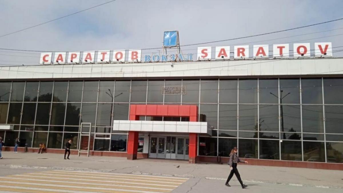 Центральный вход на ж/д вокзал в Саратове закрыли забором