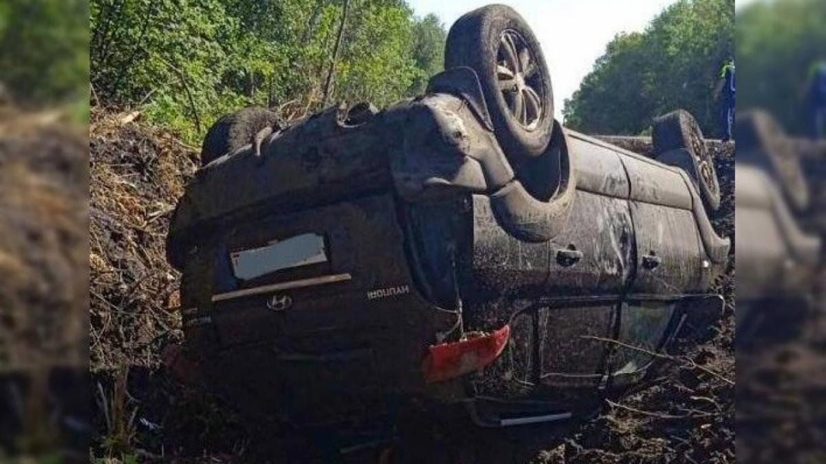 В перевернувшейся под Саратовом иномарке пострадала женщина