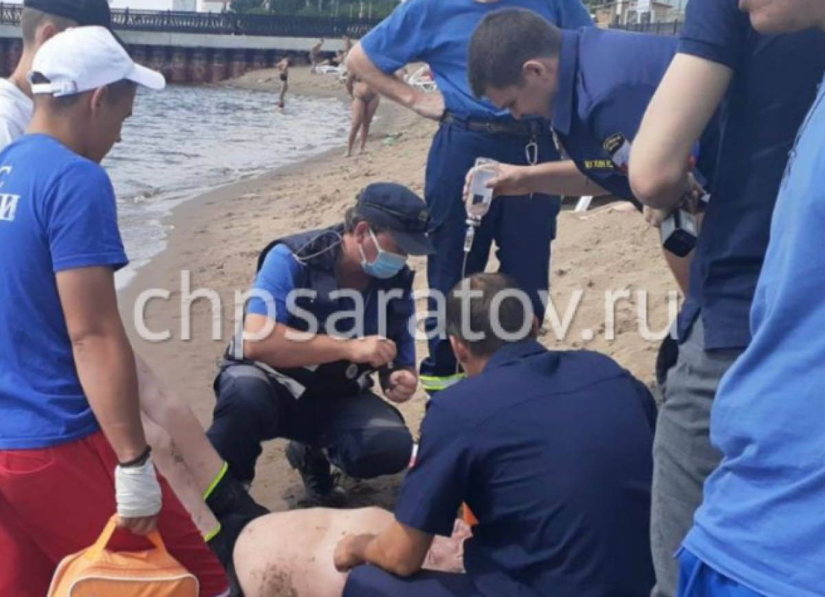 На новом саратовском пляже очевидцы спасали купальщика