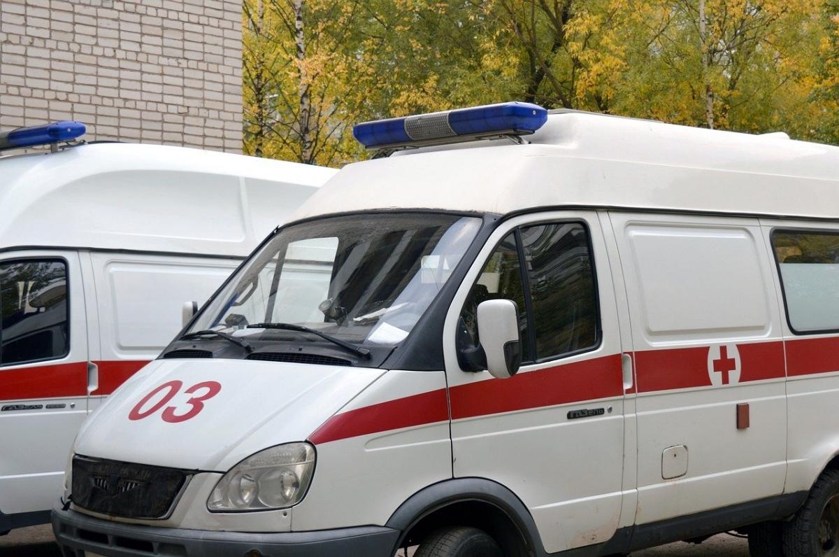В саратовском подъезде мужчина напал на врача скорой помощи