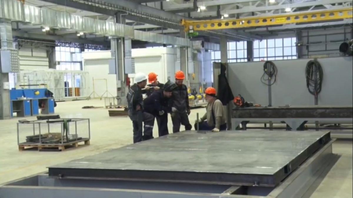 Исаев отметил уровень зарплаты на заводе в Энгельсе с проектом на 70 млн 