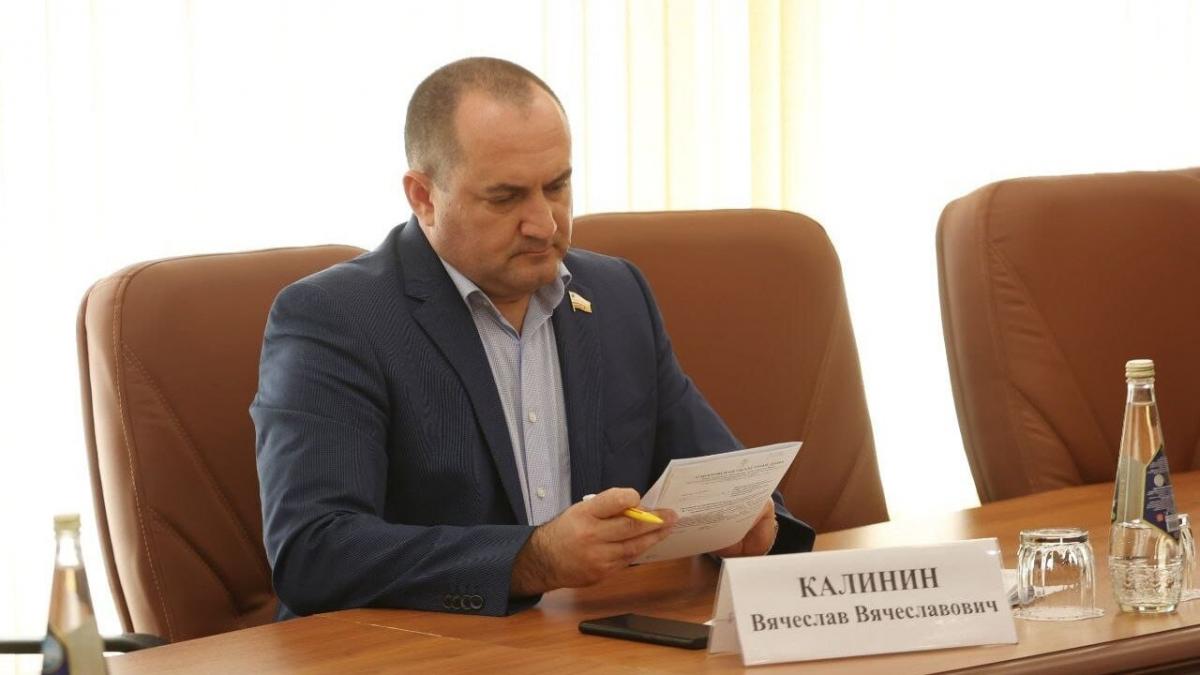Депутат Калинин поддержал решение VK о делистинге и прописке в Калининграде