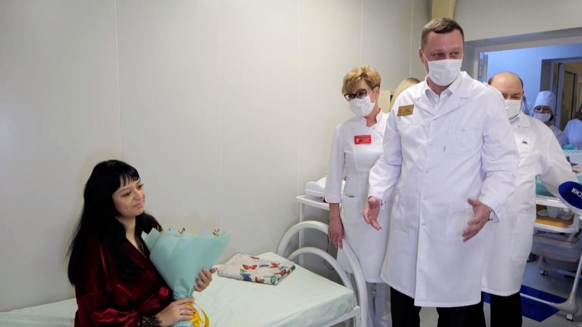 Роман Бусаргин поздравил маму родившейся в первые секунды 2023 года тройни