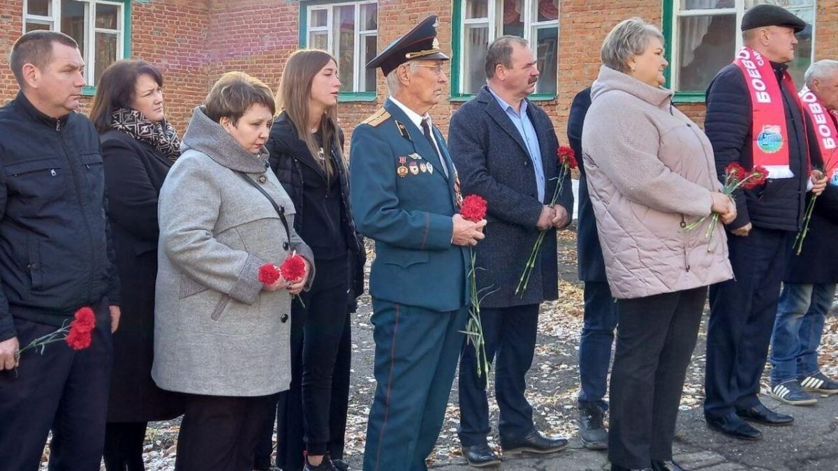 Под Саратовом увековечили память погибшего в СВО сержанта Степанова