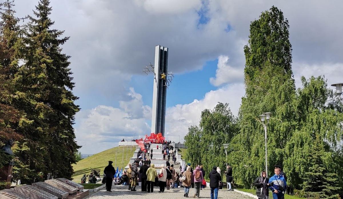 В День Победы саратовцы пришли в парк Победы целыми семьями