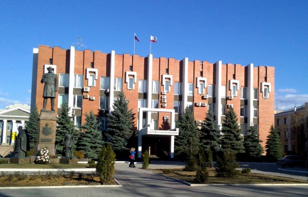 Саратовские депутаты рассмотрели предложение выплатить каждому жителю по 10 тыс рублей
