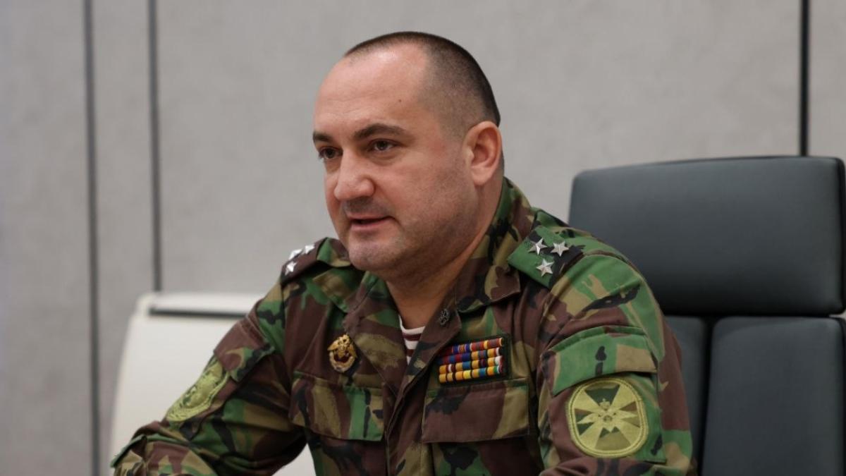 Депутат Саратовской облдумы Калинин наградил разработчиков военной техники