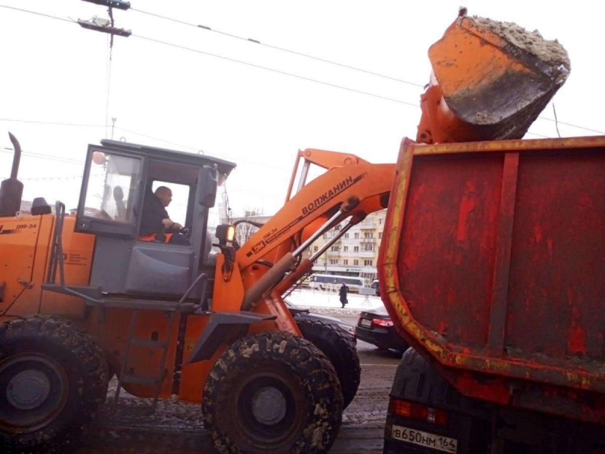 Руководители коммунальных служб Саратова доложили об уборке снега