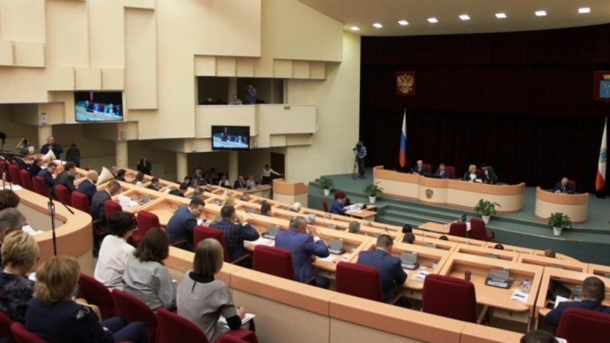 Некоторые саратовские депутаты получили право не отчитываться о доходах