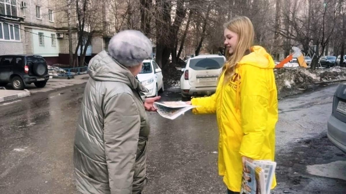 В Саратове раздают мартовский выпуск партийной газеты «Справедливой России»