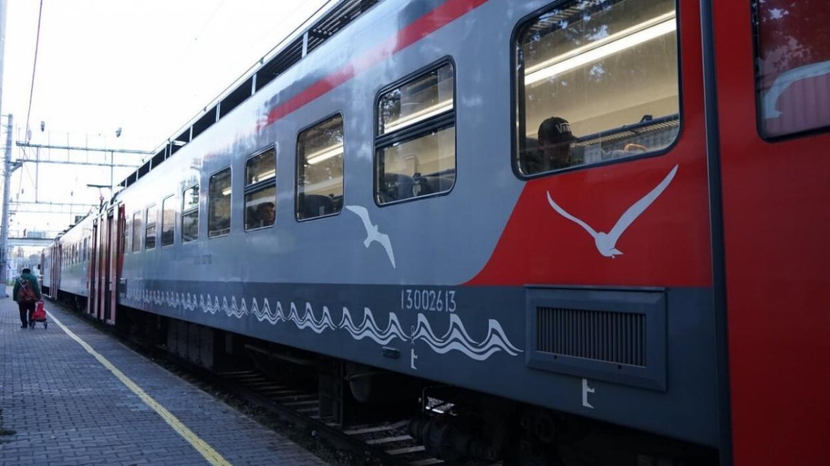 В Саратовской области 2 пассажирских поезда задержали на 2 часа