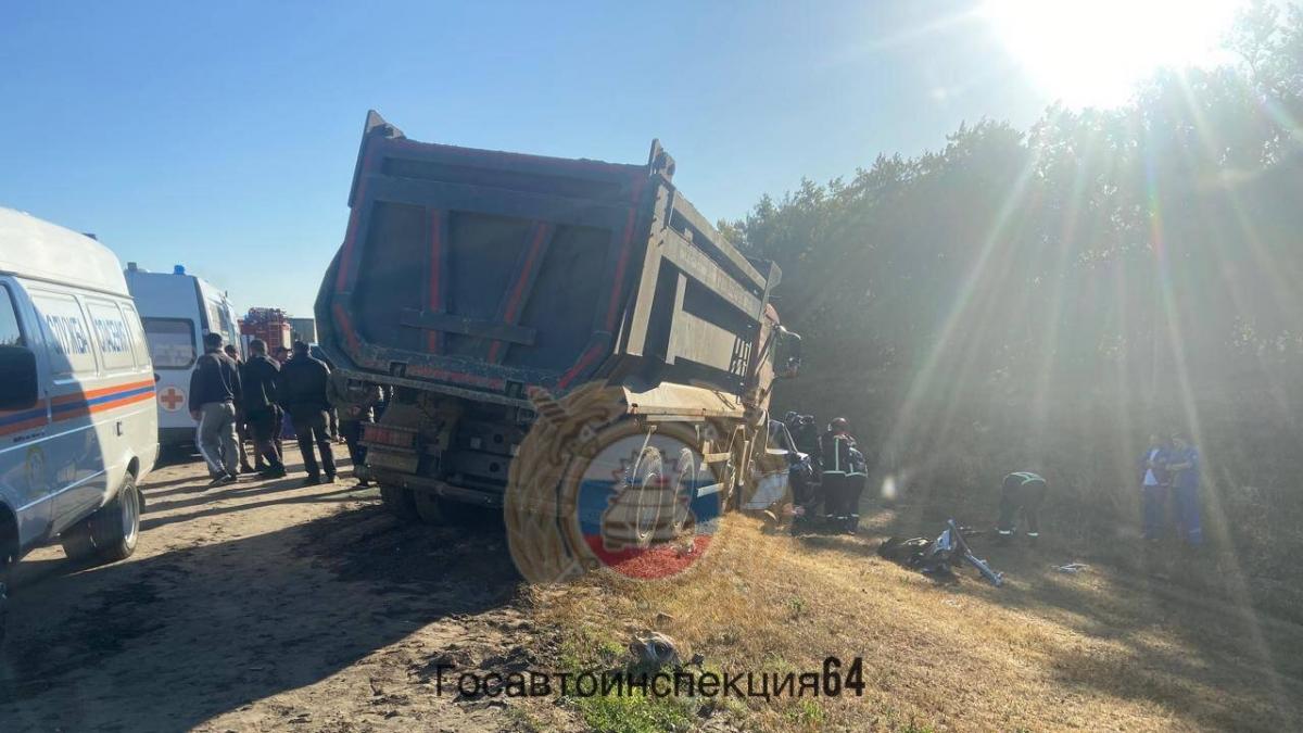 В Саратове погиб водитель попавшей под самосвал «Приоры»