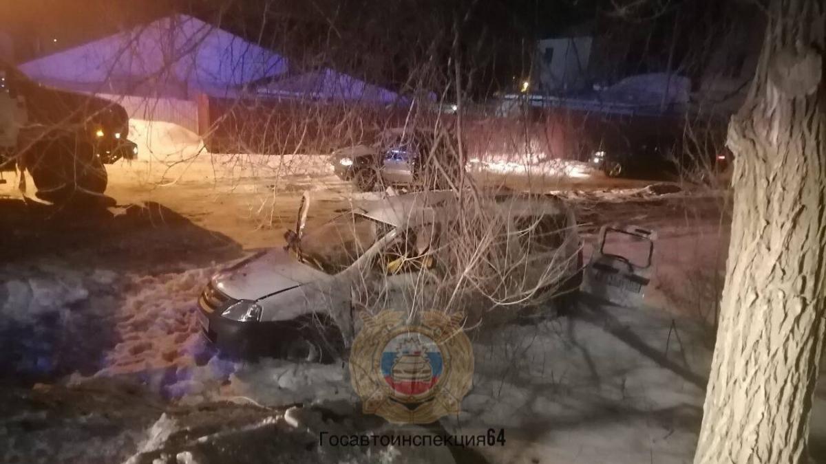 В Саратове пострадал пассажир перевернувшегося «Ларгуса» на Алтынке