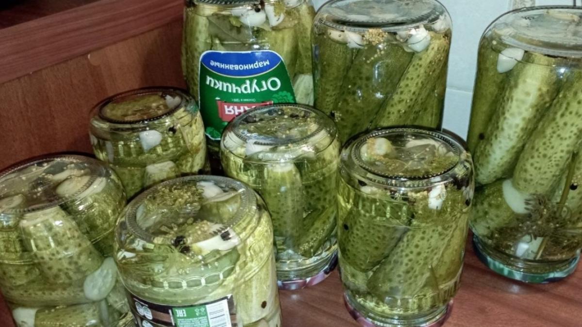 В Роспотребнадзоре саратовцам рассказали о главной опасности домашних заготовок