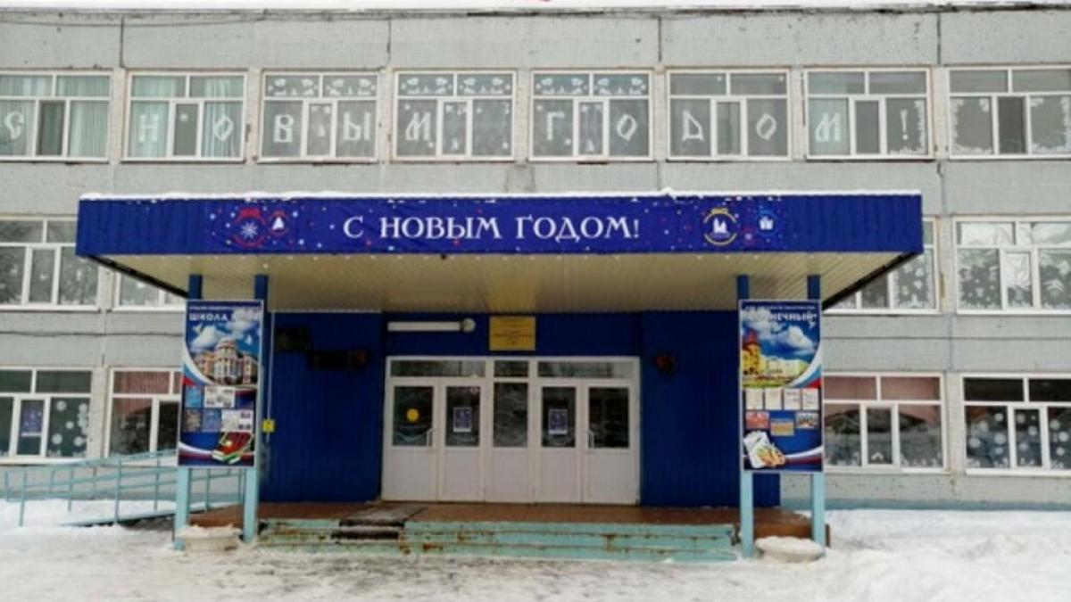 Очевидцы сообщили об извращенце с оружием у школы №44 в Саратове