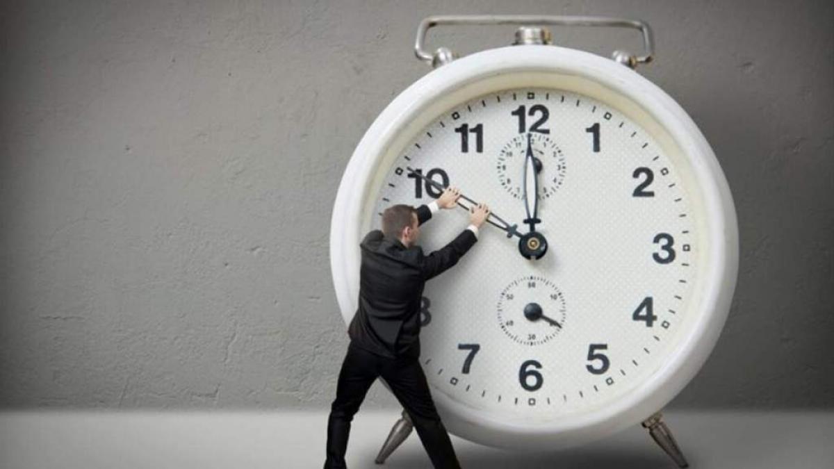 «Может быть, пятница будет сокращена»: сенатор о снижении количества часов в рабочей неделе