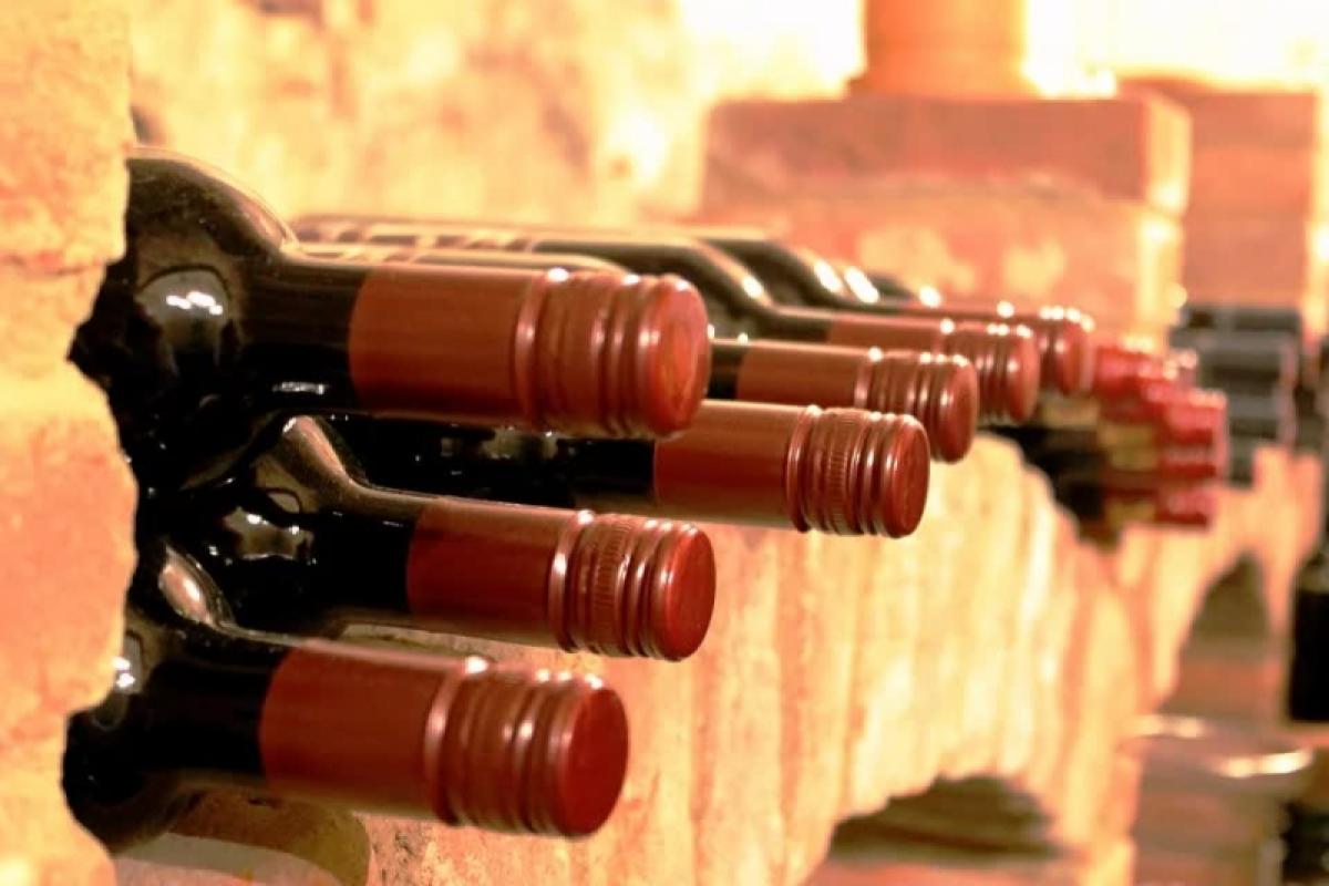 Саратовские полицейские раскрыли кражу 50 бутылок коллекционного вина