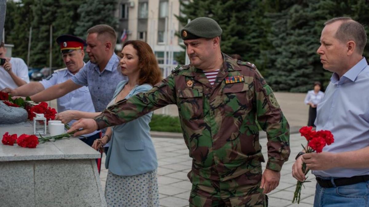 В Красноармейске облдепы почтили память павших в боях за Родину