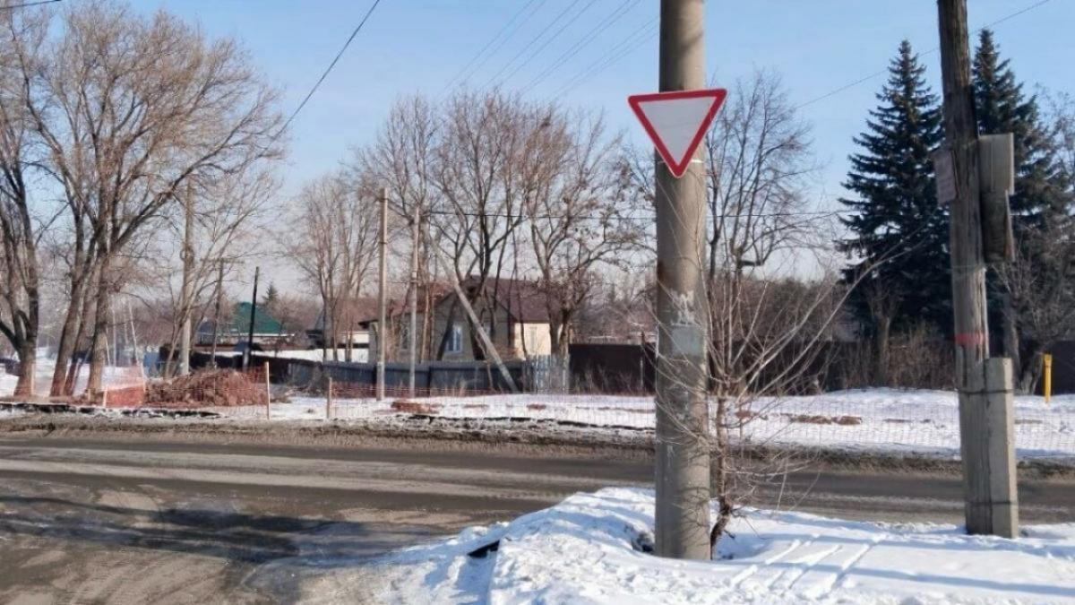 В Саратове на 7 улицах установили более 20 новых дорожных знаков