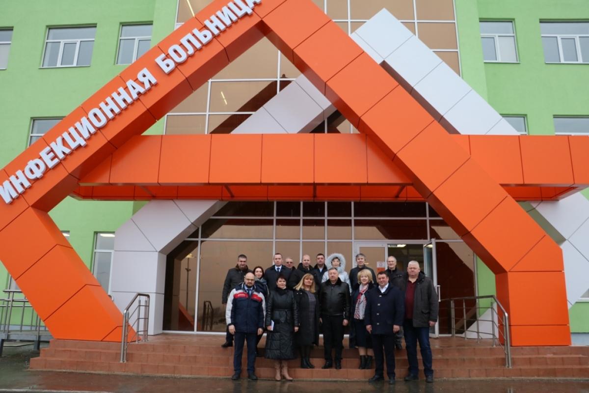 Главврач саратовского инфекционного центра: «К нам переходят специалисты из других профильных больниц»