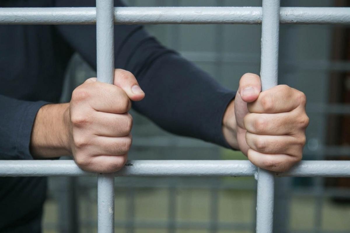Гость-убийца: житель Энгельса получил 8 лет строгого режима за то, что забил до смерти хозяина дома