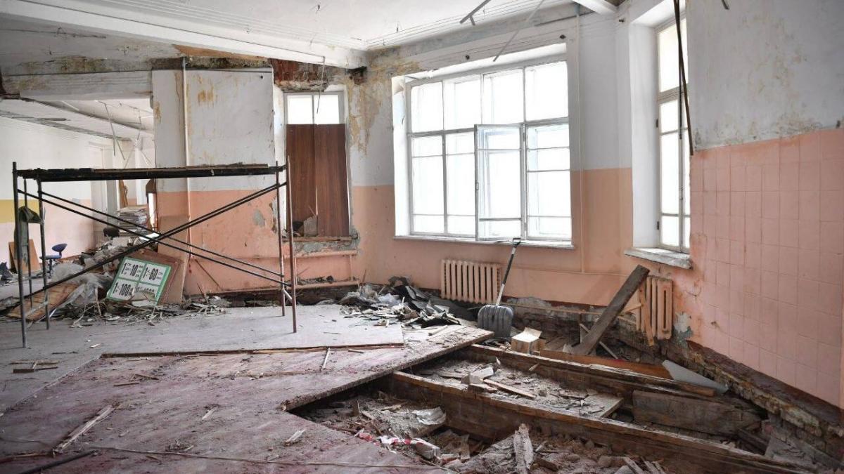 В Саратове закрыли на ремонт школу № 2 имени Тихонова