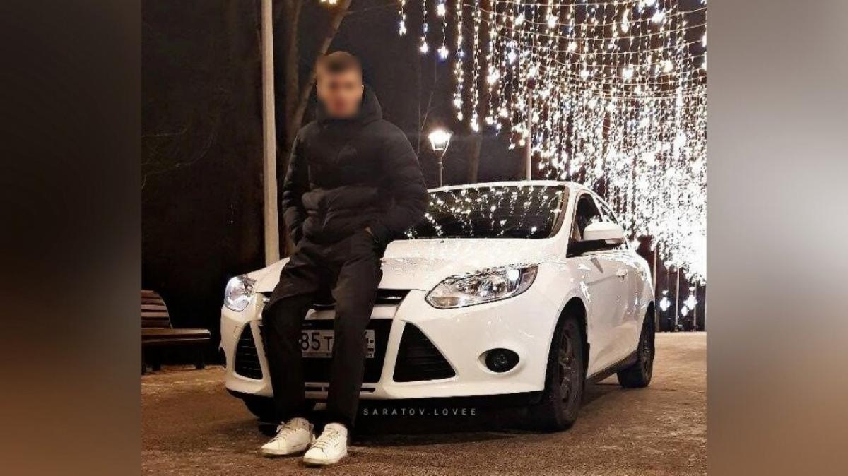 В Саратове новый автолюбитель устроил фотосессию на Аллее Роз