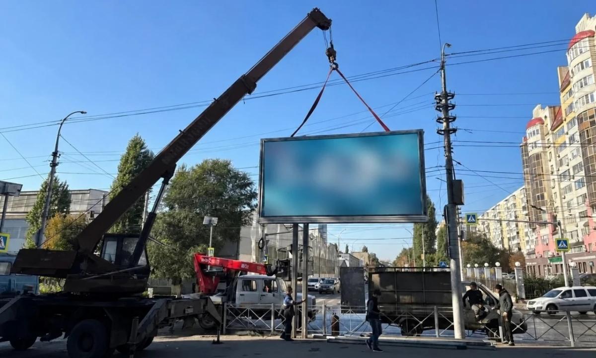 Улицы городов Саратовской области массово освобождают от ларьков и рекламы