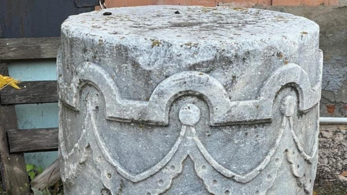 В саратовском селе обнаружили постамент памятника Александру III
