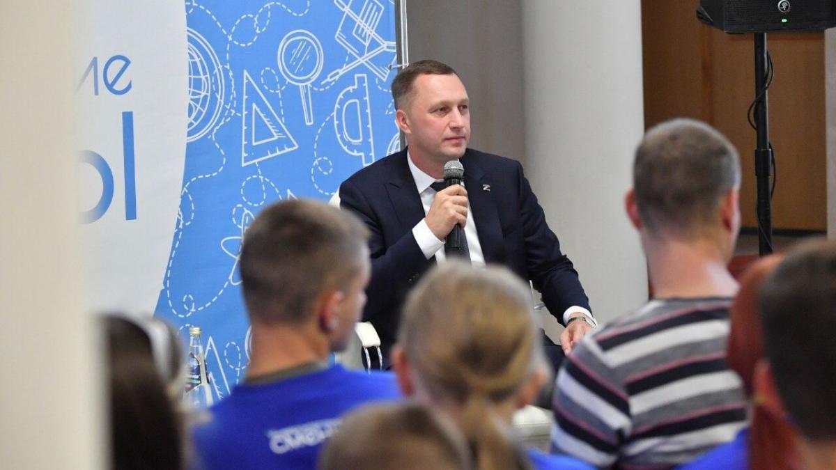 Губернатор Бусаргин пригласил школьников ДНР на учебу в Саратов