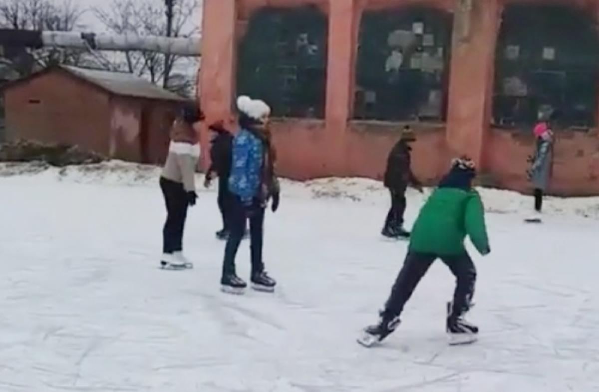«Эта с... хочет денег»: балашовские школьники занимаются физкультурой под матерную песню
