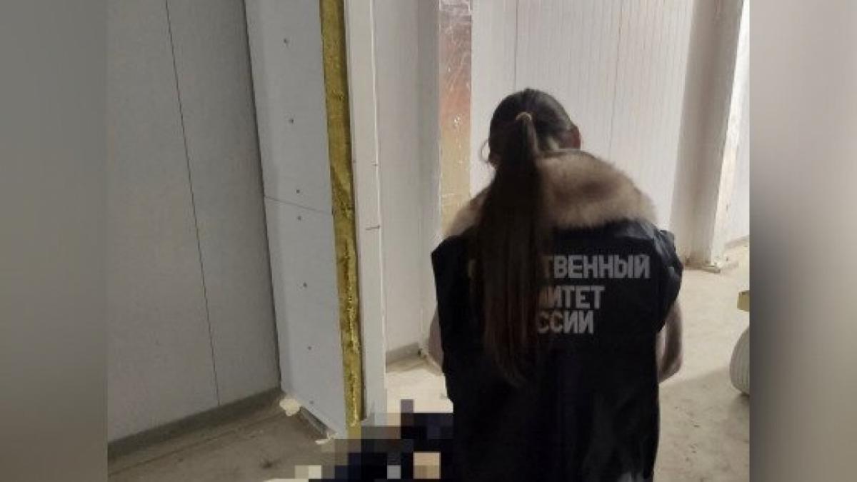 В Балаковском районе 18-летний мужчина ударился о дверь и умер