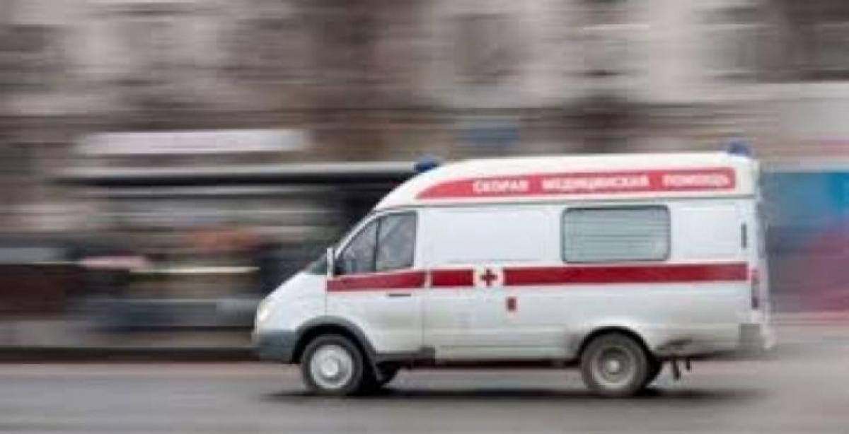 В Саратове автомобиль полиции столкнулся с неотложкой: скорая перевернулась, пациент скончался
