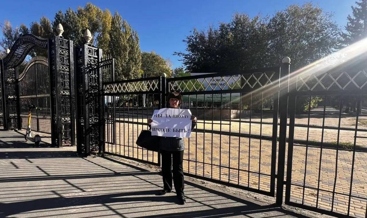 Саратовцы проводят акции в поддержку строительства школы в Молодежном 