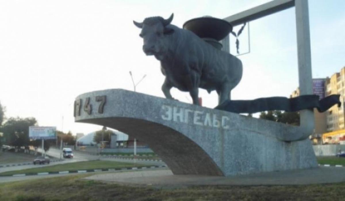 В энгельсском дворе 13-летнюю школьницу развратили на глазах у очевидца