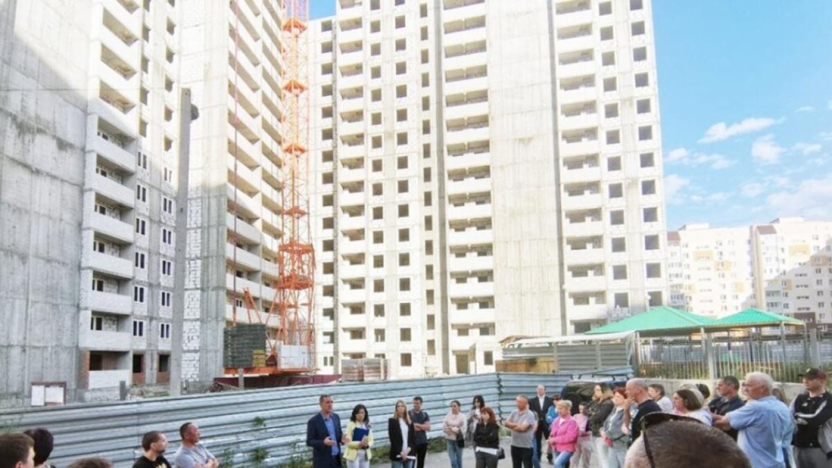 Депутат: в Саратове застройщик продавал квартиры на «этажах» выше дома