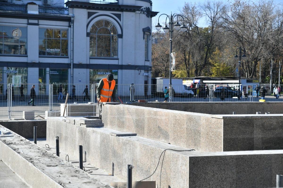 Сроки окончания ремонта фонтана в центре Саратова перенесены на ноябрь