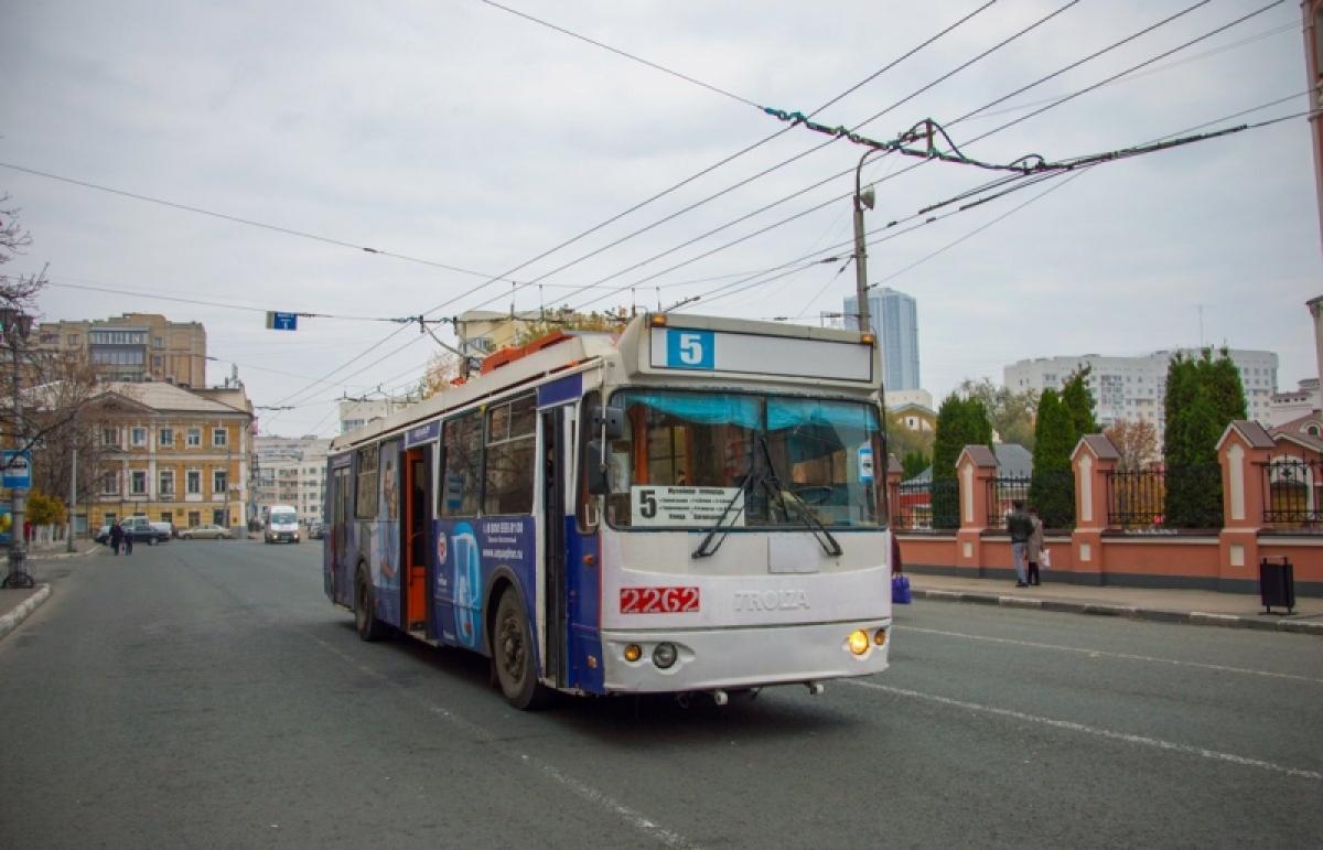 Авария на теплотрассе в Саратове: перекрыто движение по улице Московская 
