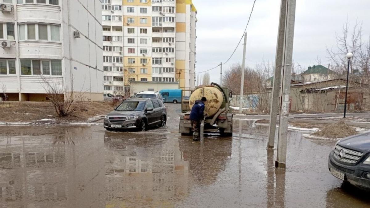 «Некомфортно и небезопасно»: жителям Энгельса ответили на вопрос о канализационных реках