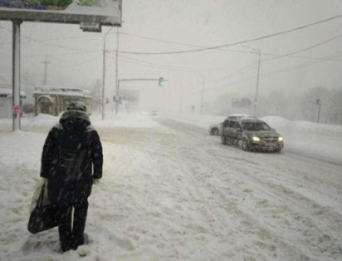 Снегопад в Саратове: горожанам не советуют использовать личный транспорт