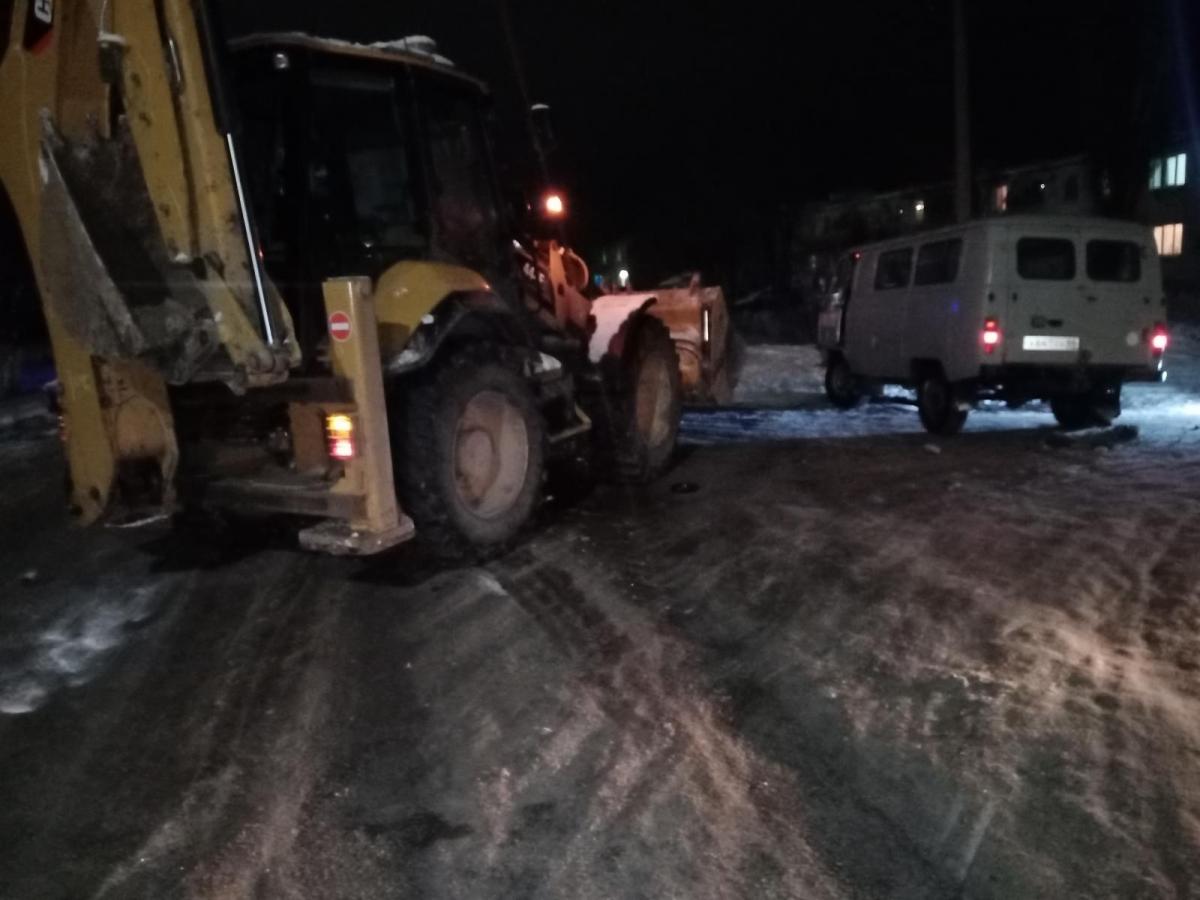 В Краснокутском районе УАЗ столкнулся с трактором, пострадала женщина