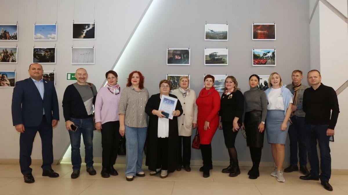 В Саратове открылась посвященная Дню Героев Отечества фотовыставка