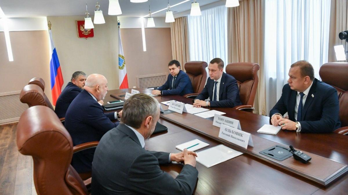 Бусаргин обсудил с Вексельбергом модернизацию проблемных тепломагистралей в Саратове