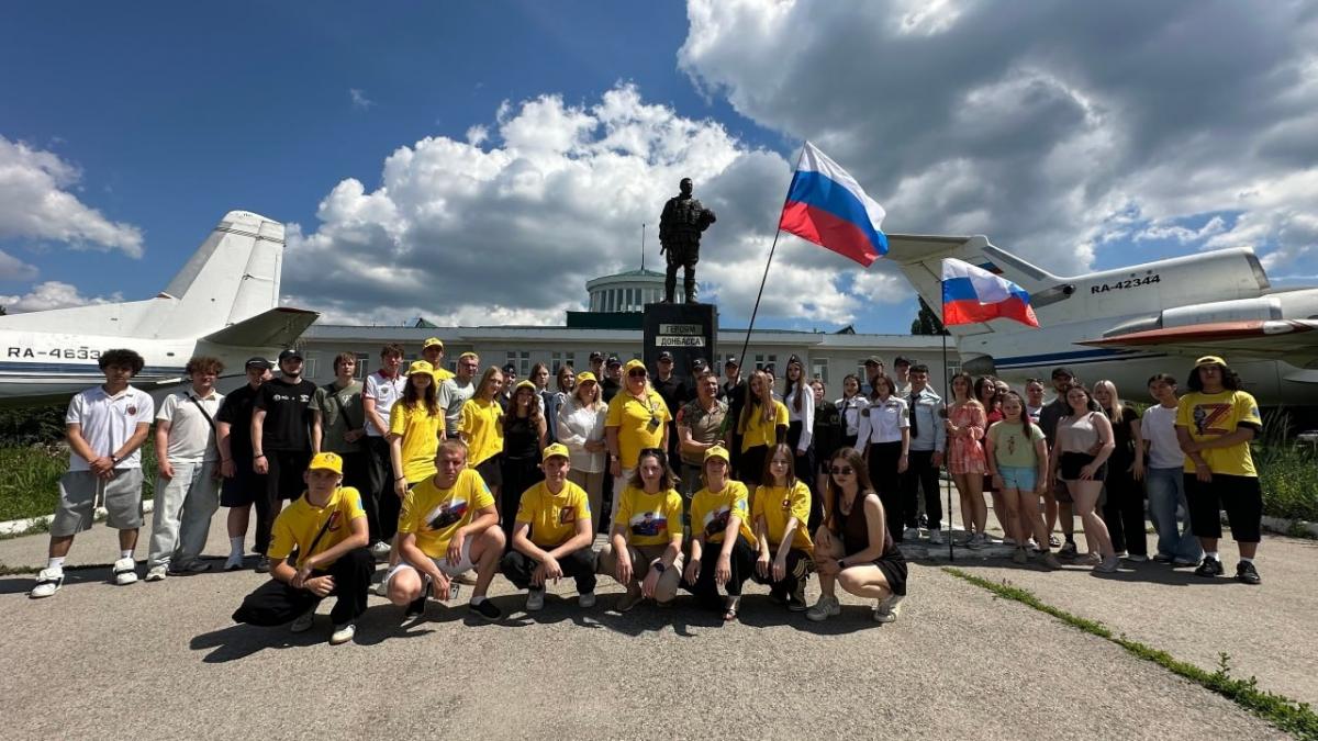 В День России саратовские справедливороссы почтили память Героев Донбасса