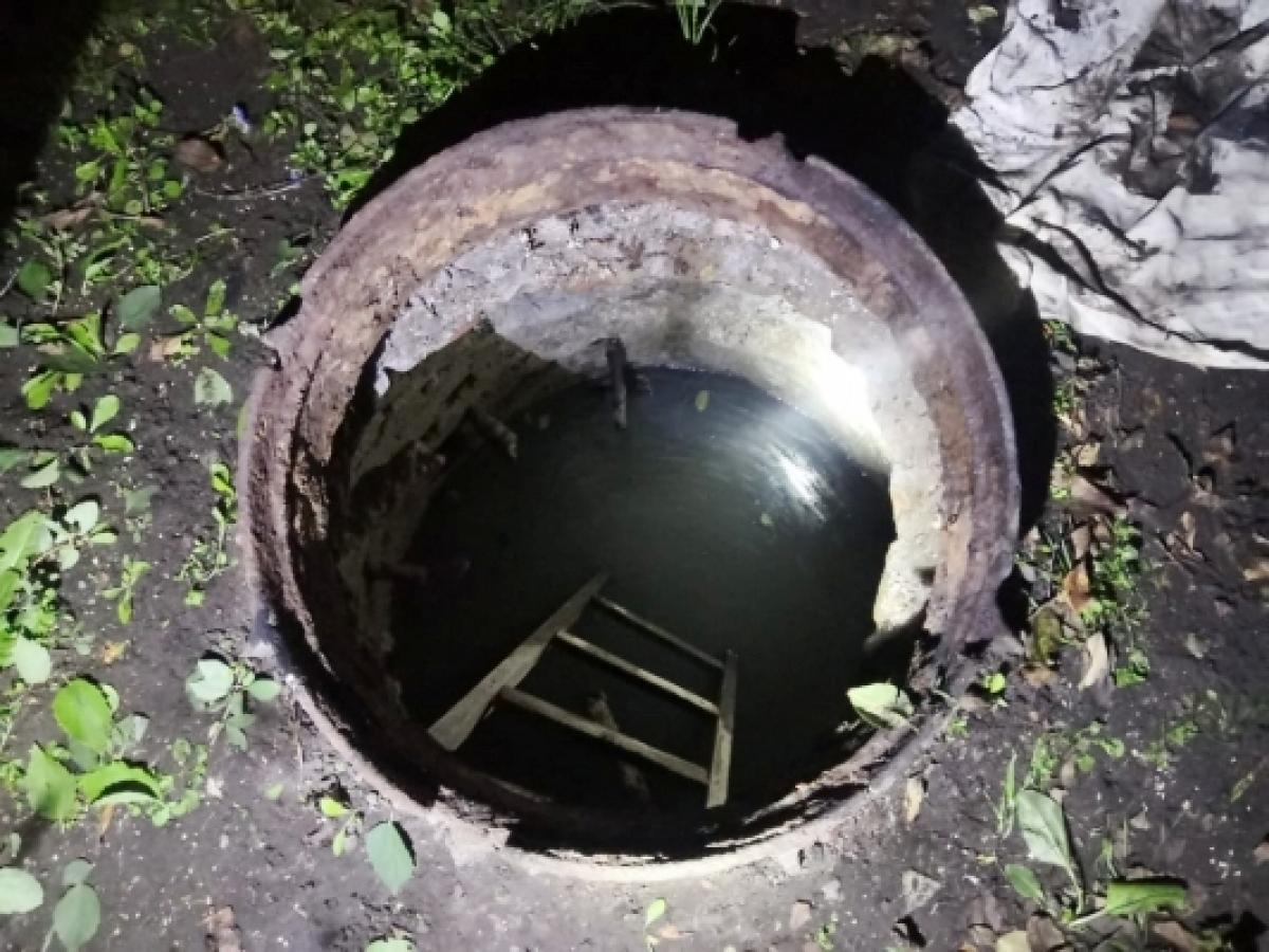 Прекращены поиски двух жителей села Пады: их нашли на дне канализационного колодца  