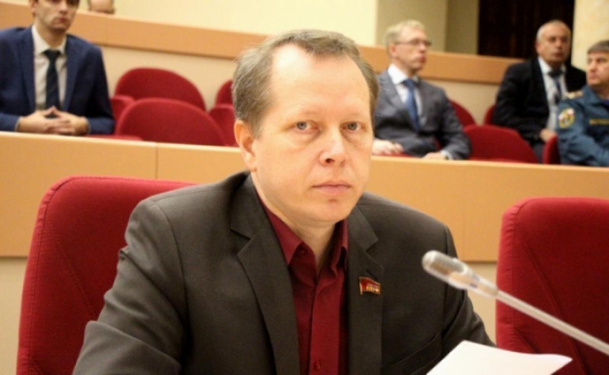 Депутат Есипов направил саратовскому губернатору запрос о ситуации с бензином