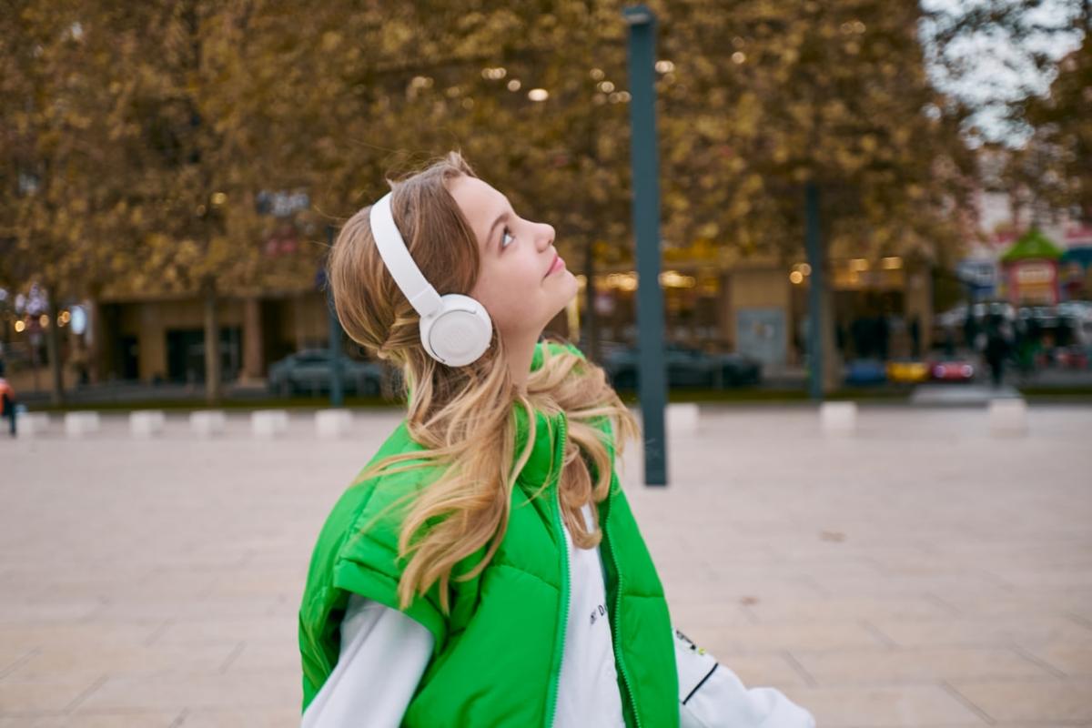 Мода на ретро: саратовцы переходят на полноразмерные наушники