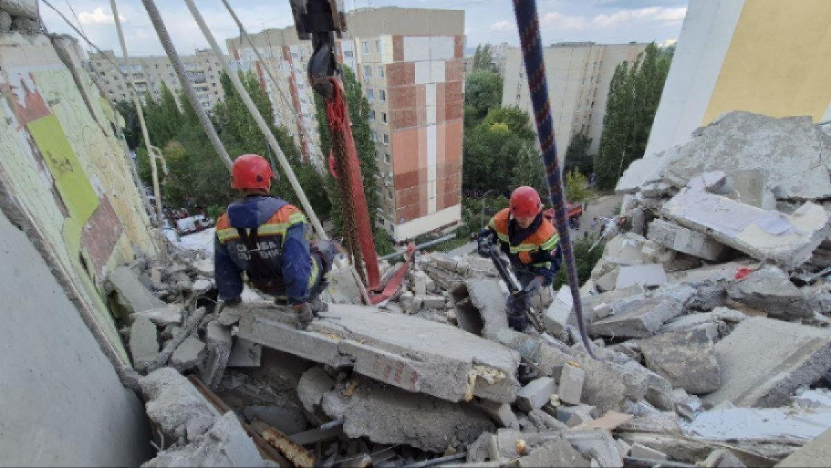 В разрушенных квартирах дома на Блинова зарегистрировано 80 человек