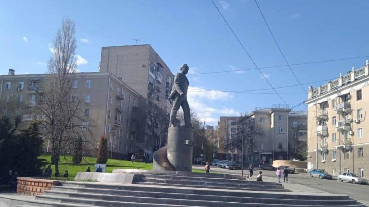 В Саратове перекроют улицы на подъезде к памятнику Гагарину